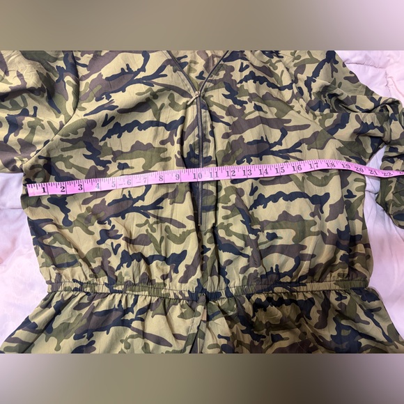 Camouflage Zip-Up Blouse plus Size 2X - Picture 9 of 10